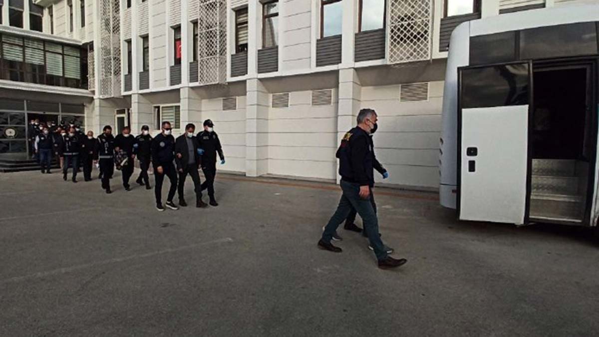 Mersin'de terör örgütü FETÖ operasyonu