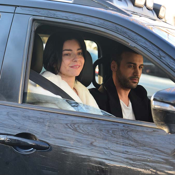 Emre Kaya ile Merve Boluğur poz verdi