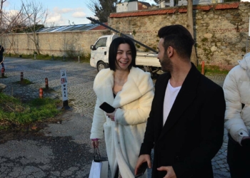 Emre Kaya ile Merve Boluğur poz verdi
