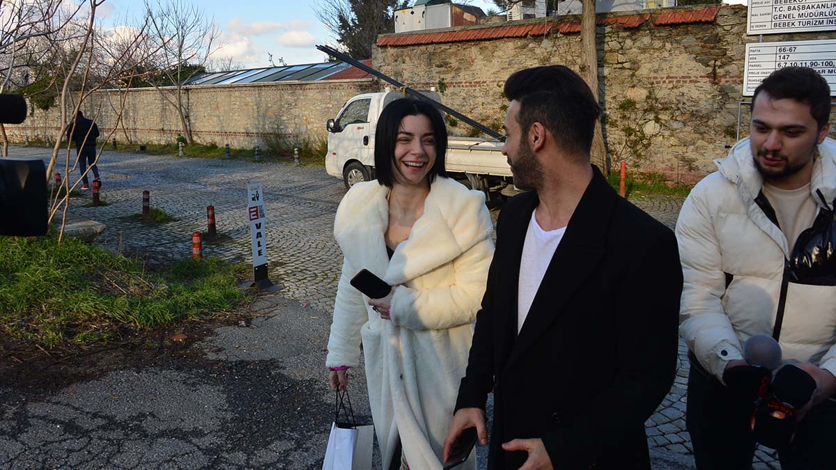 Emre Kaya ile Merve Boluğur poz verdi