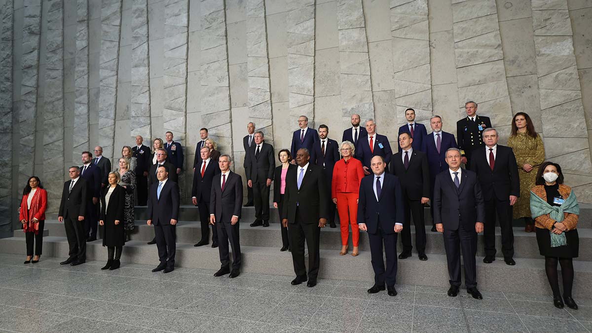 NATO Karargahı'nda üst düzey ikili görüşmeler