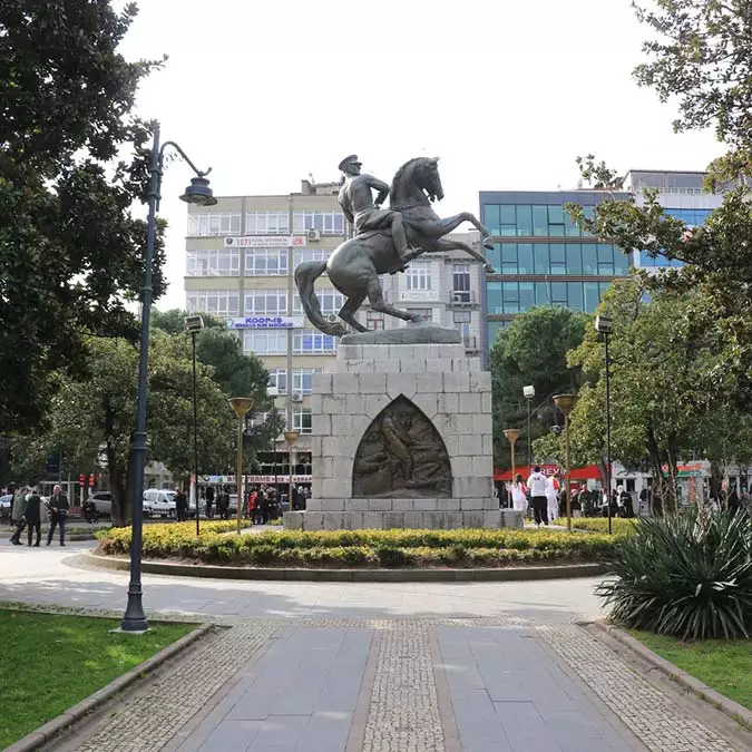 Saldırının ardından onur anıtı'nın güvenliği için atatürk parkı'na araç giremeyecek. Güvenlik kameraları ile sürekli izlenecek eserler, sivil ve resmi polis ekiplerince gözlem altında tutulacak.