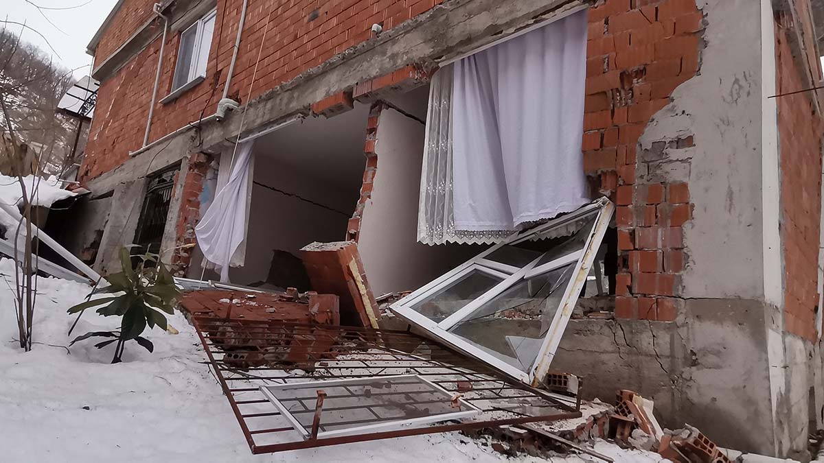 Heyelan riskiyle boşaltılan ev sayısı 14'e çıktı