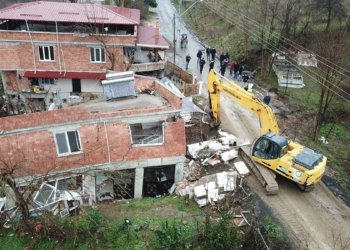 Ordu'da heyelan riski; 14 ev yıkılıyor