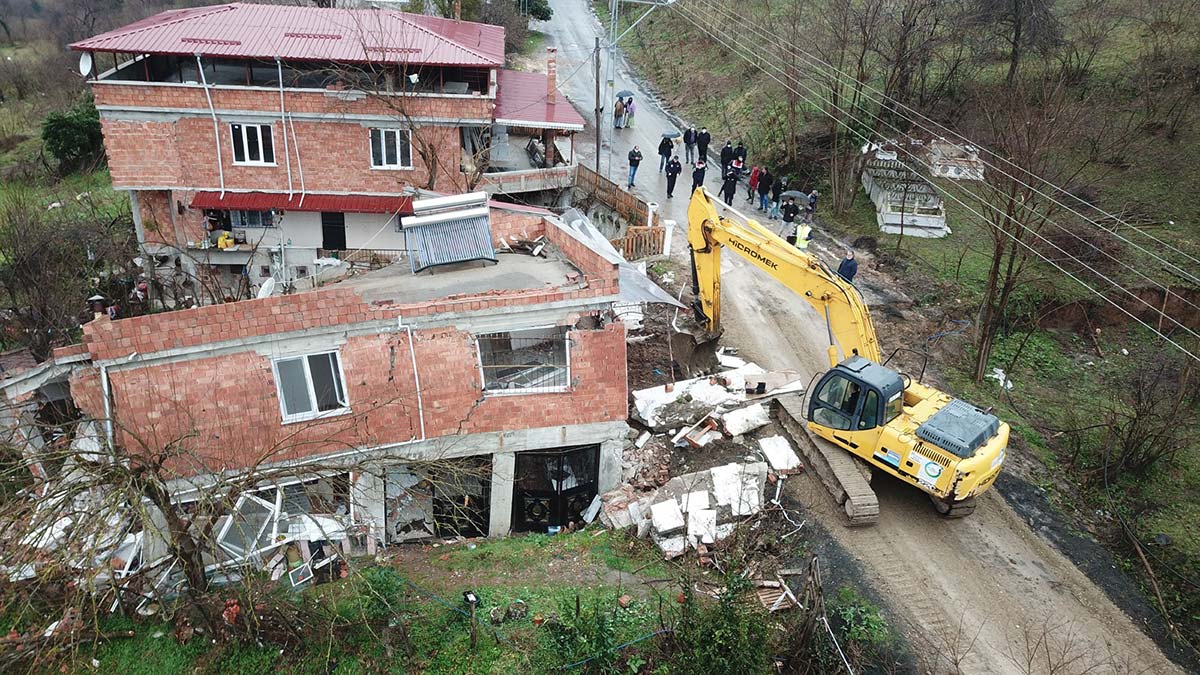 Ordu'da heyelan riski; 14 ev yıkılıyor
