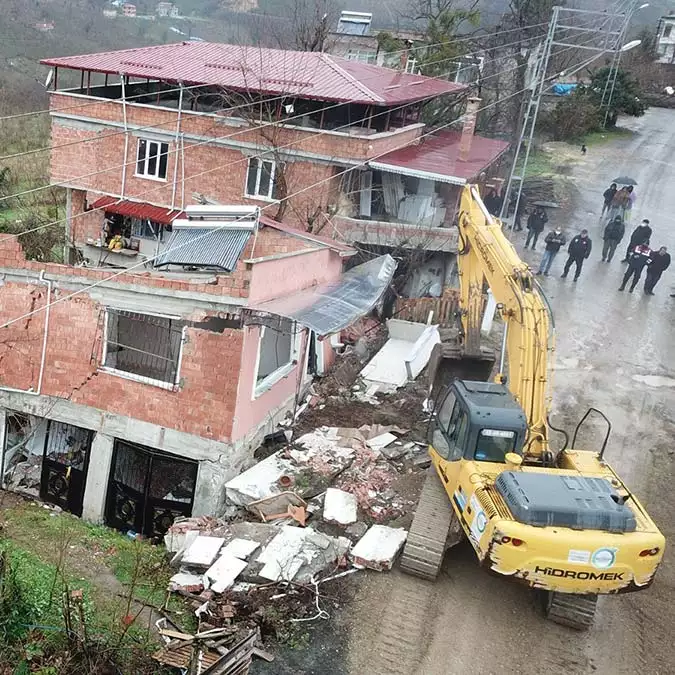 Ordu'da heyelan riski; 14 ev yıkılıyor