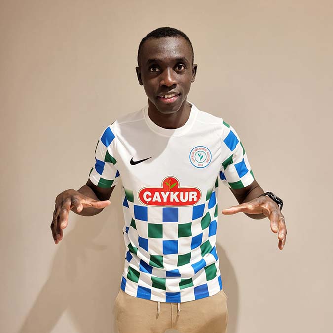 Çaykur Rizespor, son olarak Fenerbahçe’de forma giyen Cisse ile 1 yılı opsiyonlu olmak üzere 1,5 yıllığına anlaşma sağladı.