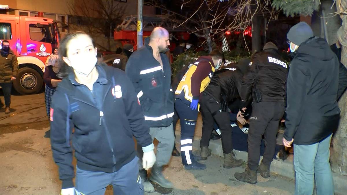 Pendik'te 4 katlı binada yangın; 1 can kaybı