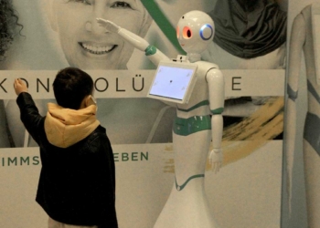 Akıllı robot RO-B Bursa'da tanıtıldı