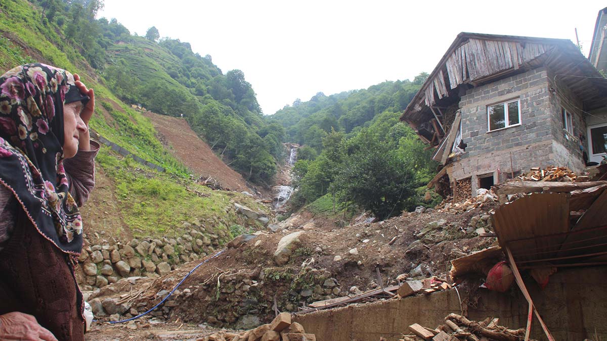 Rize'de risk taşıyan yapılar yıkılamıyor