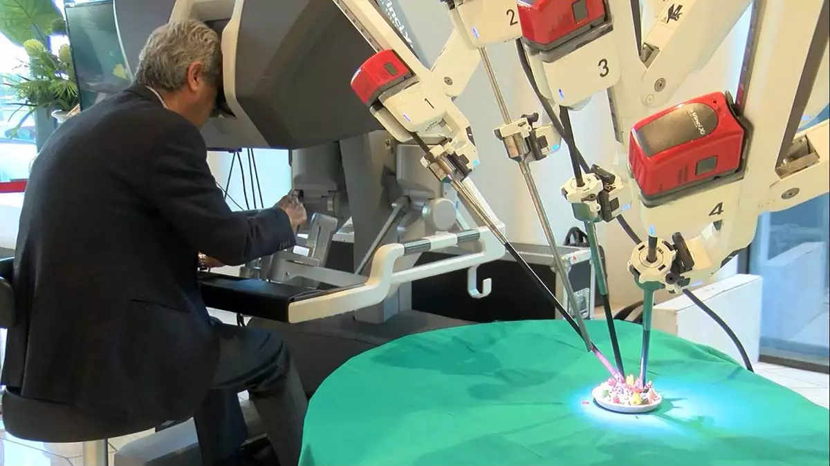 Medicana ataşehir hastanesi’nde uzay teknolojisinin ameliyathanelerdeki hali olarak tanımlanan robotik cerrahinin simülasyonu gerçekleşti.