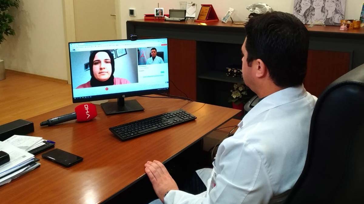 Karantinadayken evinde online muayene