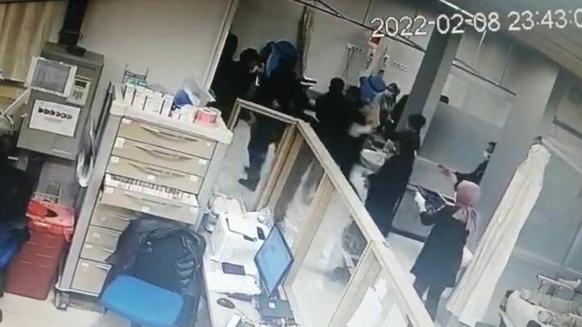 Hasta yakınları 5 sağlık çalışanını darp etti