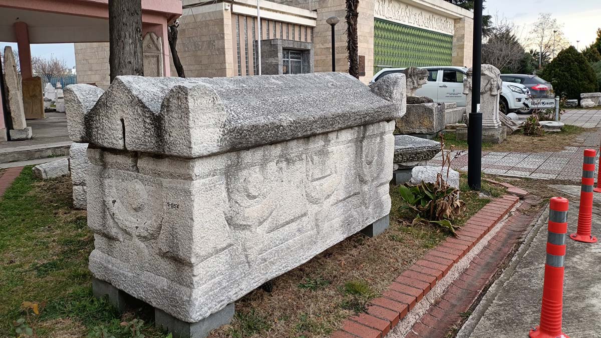 Samsun'da, 6 yıl önce yapımına başlanan ancak ekonomik gerekçelerle bir süren durdurulan Arkeoloji ve Etnografya Müzesi inşaatı, tekrar başladı. Projenin tamamlanması ile çoğu depolarda tutulan 18 bin arkeolojik ve etnografik eser, müzede sergilenecek.