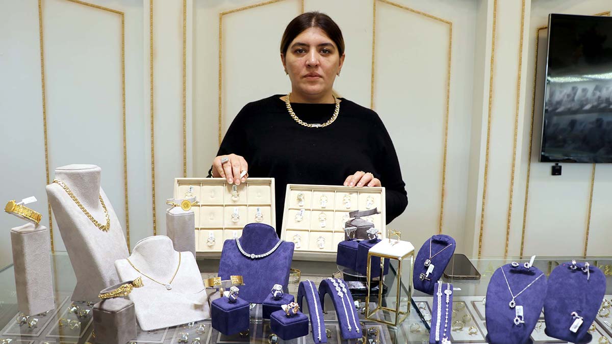 Sevgililer Günü öncesi kuyumcularda yoğunluk devam ediyor