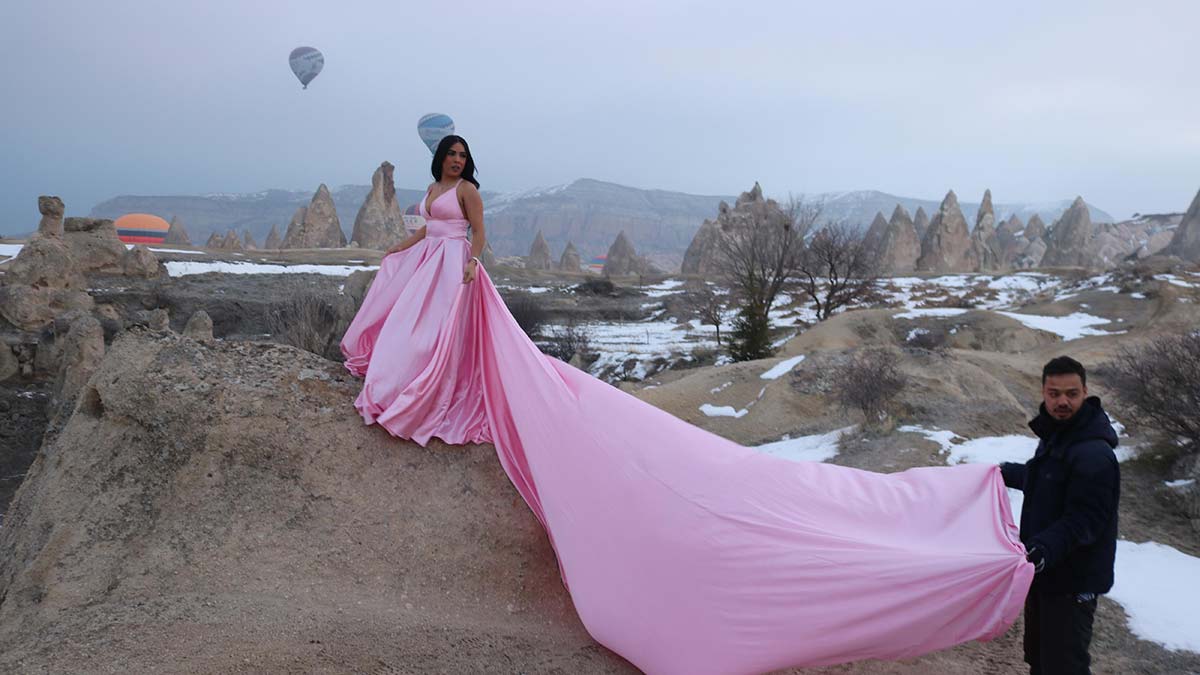 Sevgililer Günü'nü sıcak hava balonunda kutladılar
