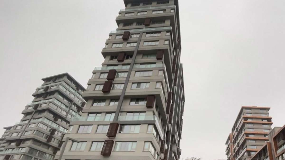 Pay ölçerli merkezi ısıtma sisteminin bulunduğu sitelerde, bazı daire sahiplerinin kullanmadıkları halde yüksek 'ısınma faturası' ödemesi, tartışmaları da beraberinde getirdi. Site yönetimleri maliklere petek açmama cezası da kesiyor.