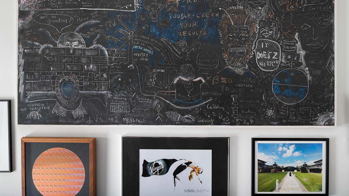 Stephen Hawking'in kara tahtası sergilenmeye başladı