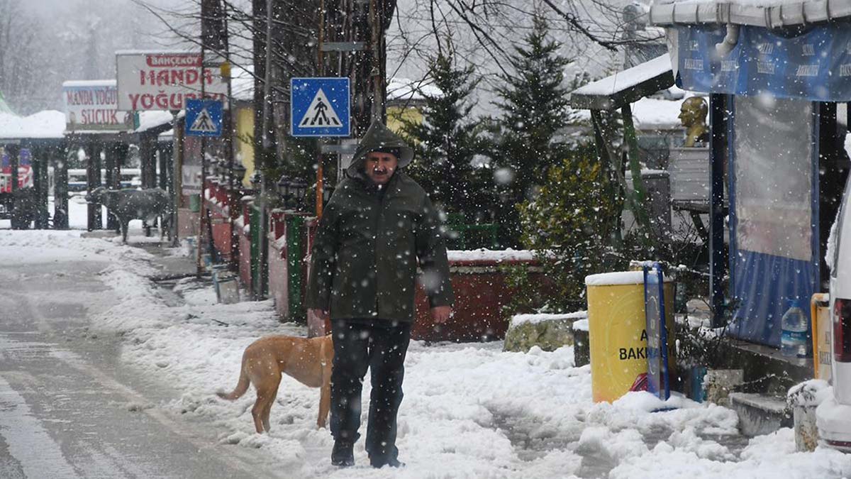Tekirdağ'ın yüksek kesimlerinde kar yağışı