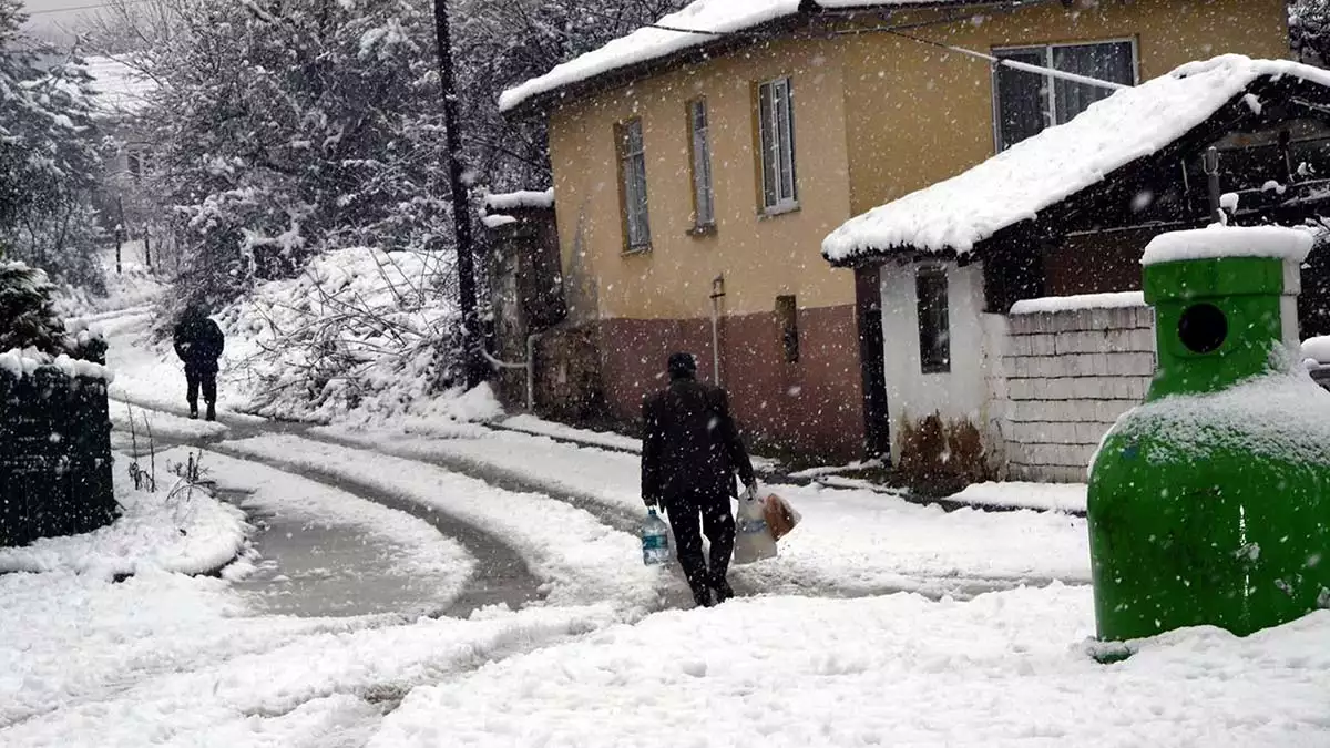 Tekirdagin yuksek kesimlerinde kar etkili oluyor 8625 dhaphoto7 - yaşam - haberton