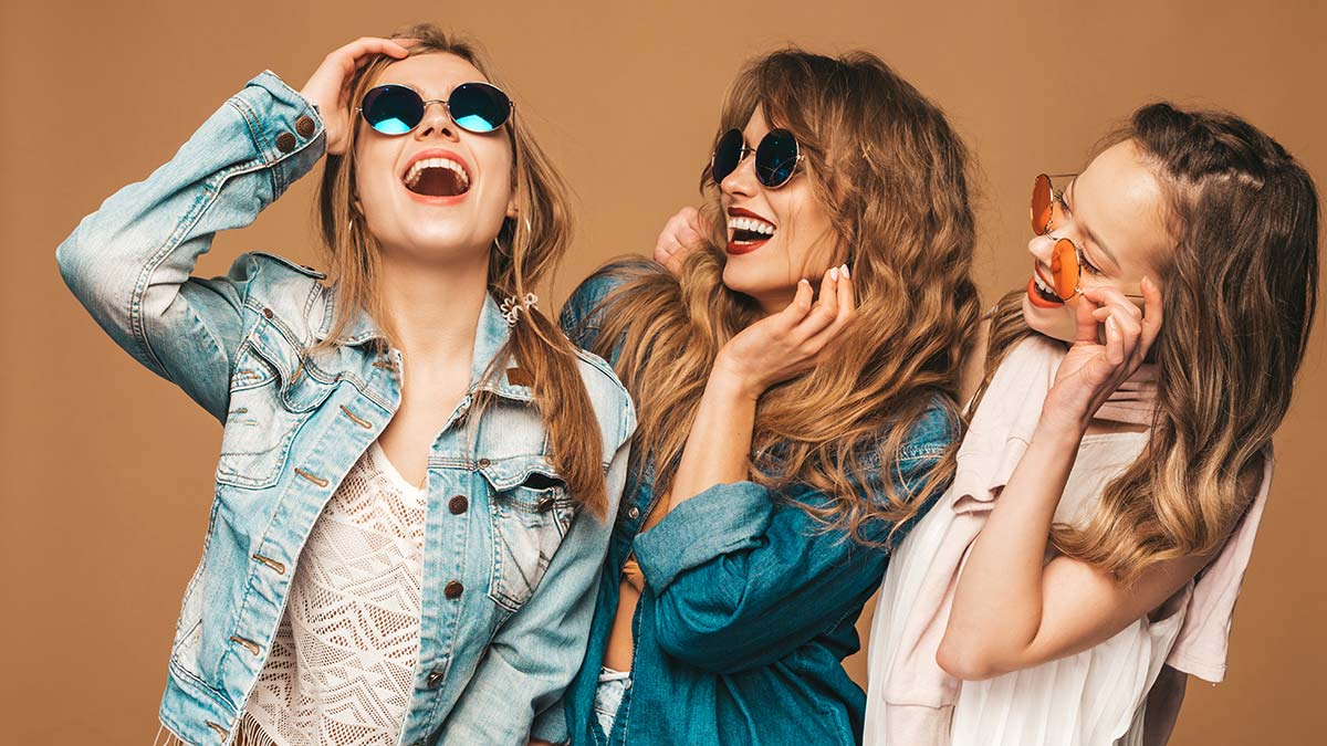 Fil uçmaz kuş yüzmez... Bizlerin aynı olma çabası neden?? Bizler neden sürü olmak istiyoruz? Neden her şeyi herkesle aynı zaman da yapmak zorunda hissediyoruz? Neden bazı otorite kalıpları var ?