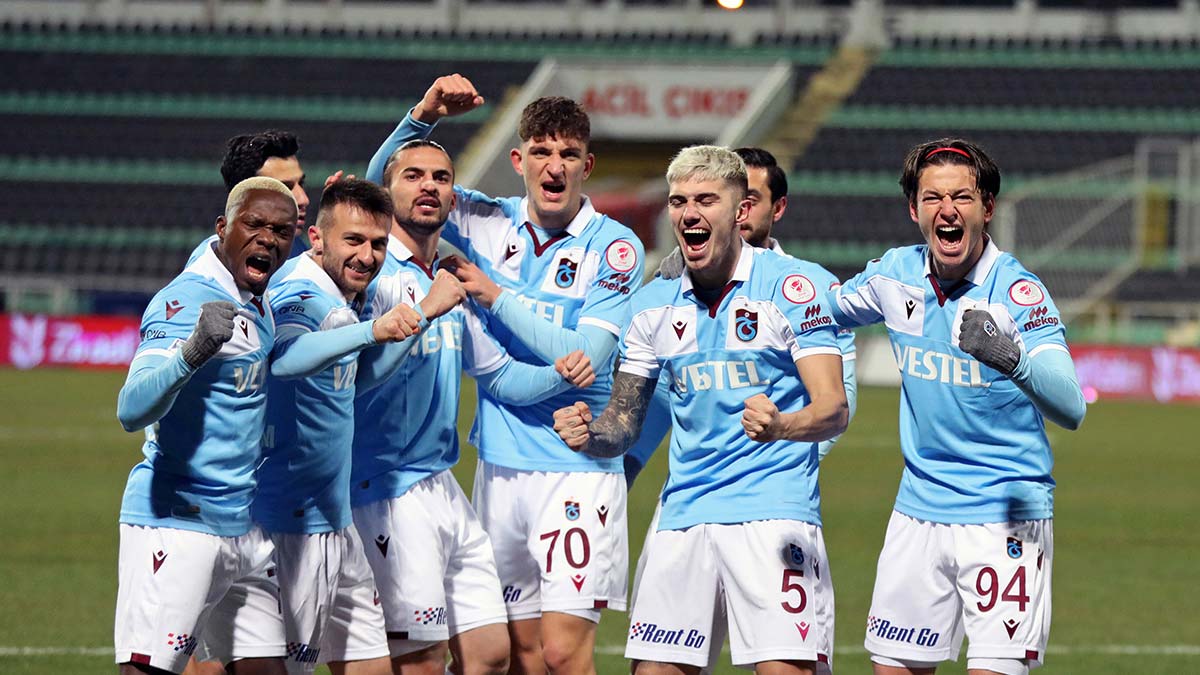 Ziraat Türkiye Kupası’nda rakibi Altaş Denizlispor’u 2-1 mağlup edip, çeyrek finale yükselen Trabzonspor rotayı yeniden lige çevirdi.