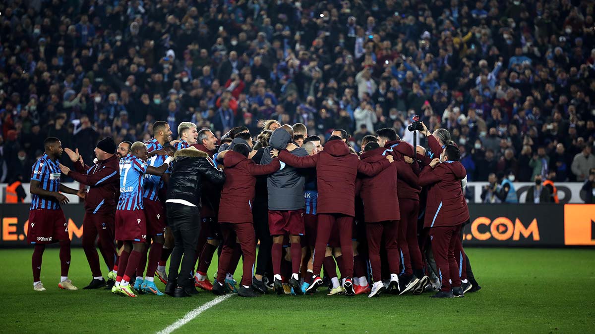 Spor Toto Süper Lig Ahmet Çalık Sezonu’nda lider Trabzonspor, son dakikada Nwakaeme’nin penaltı golüyle 3-2 kazandığı Yukatel Kayserispor karşılaşması ile evindeki yenilmezlik serisini 20 maça çıkardı.