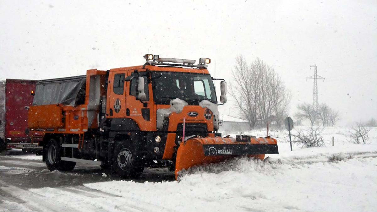Balkanlar üzerinden gelen kar yağışı etkili oldu