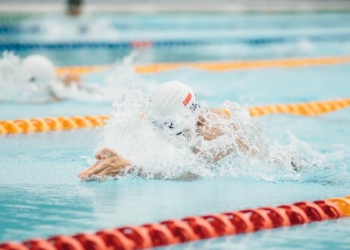 Trans birey sporcu yüzme yönetmeliğini değiştirdi