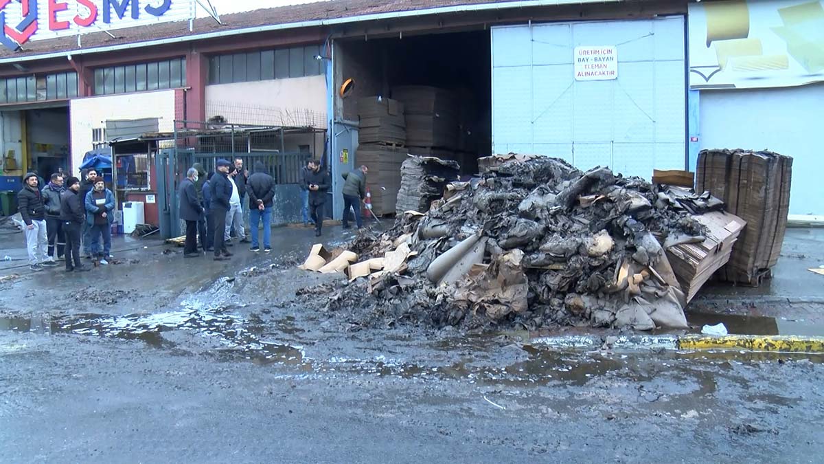 Tuzla'da iplik fabrikasındaki hasar büyük