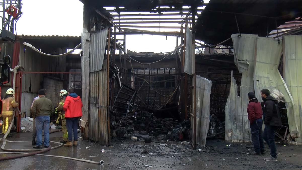 Tuzla'da iplik fabrikasındaki hasar büyük