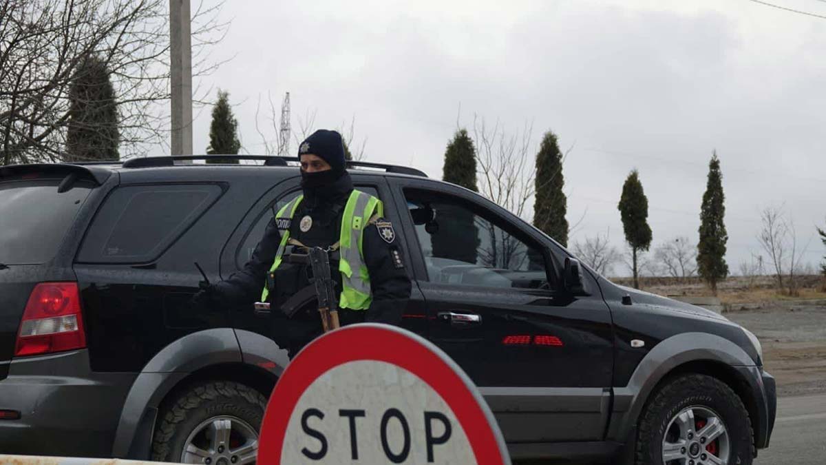 Ukrayna'da emniyet güçlerinden sıkı denetim