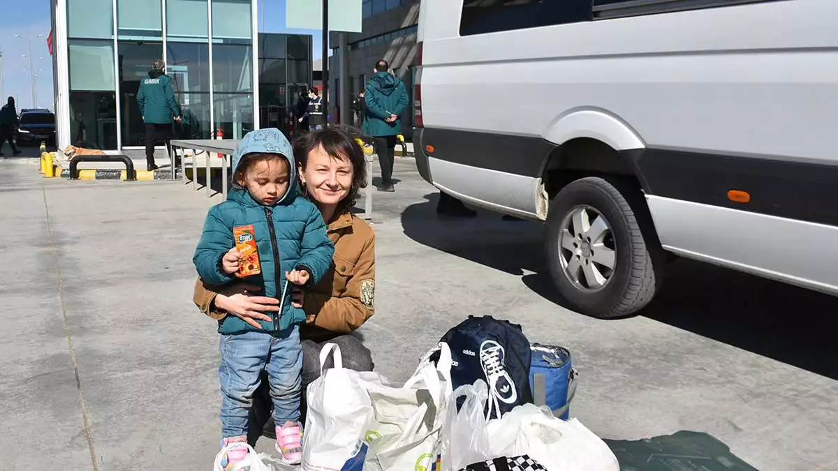 Ukrayna'da yaşayanlar türkiye'ye ulaşmaya başladı