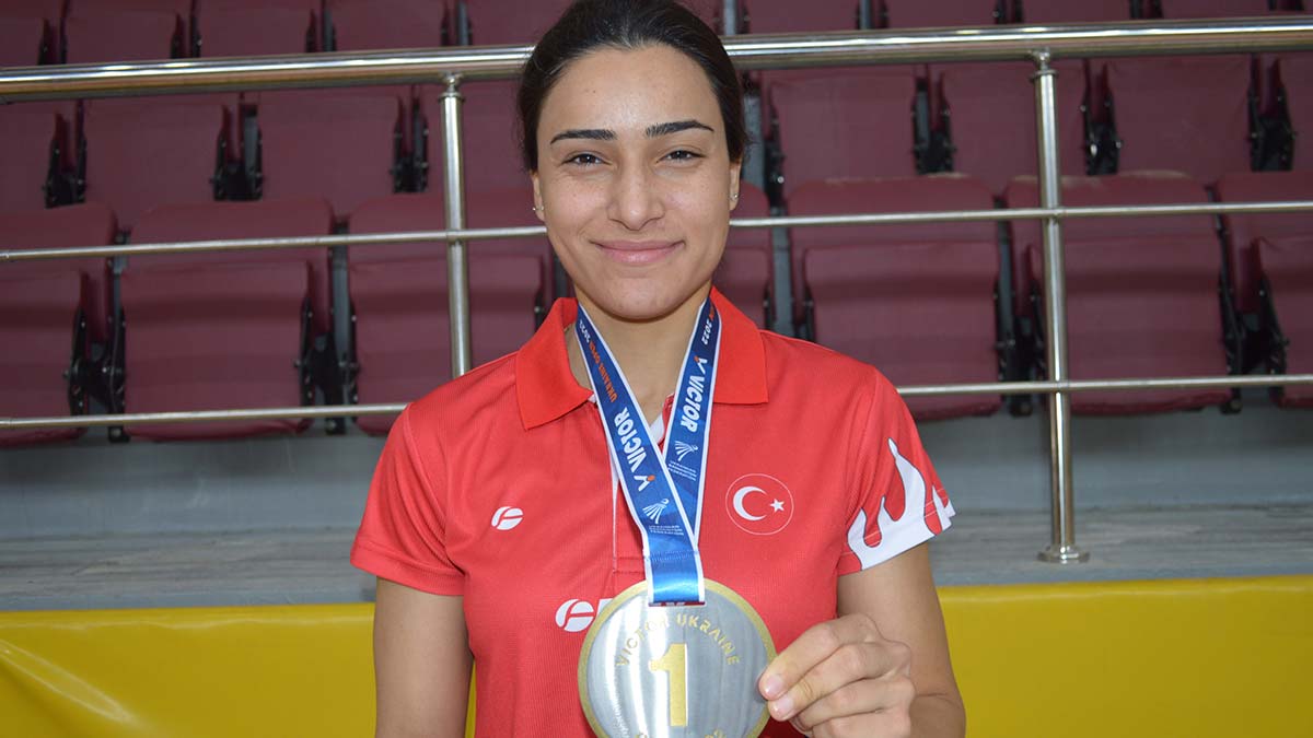 Milli badmintoncu Aliye'nin hedefi olimpiyatlar