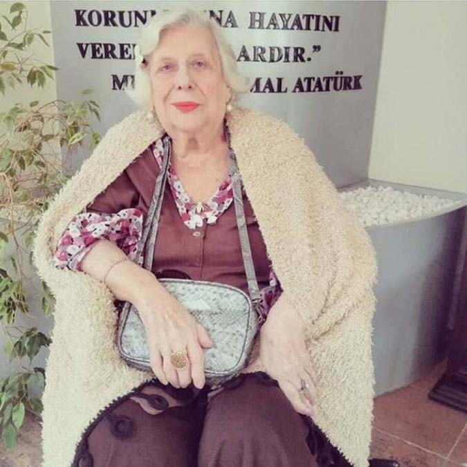 Usta oyuncu Ayten Erman hayatını kaybetti