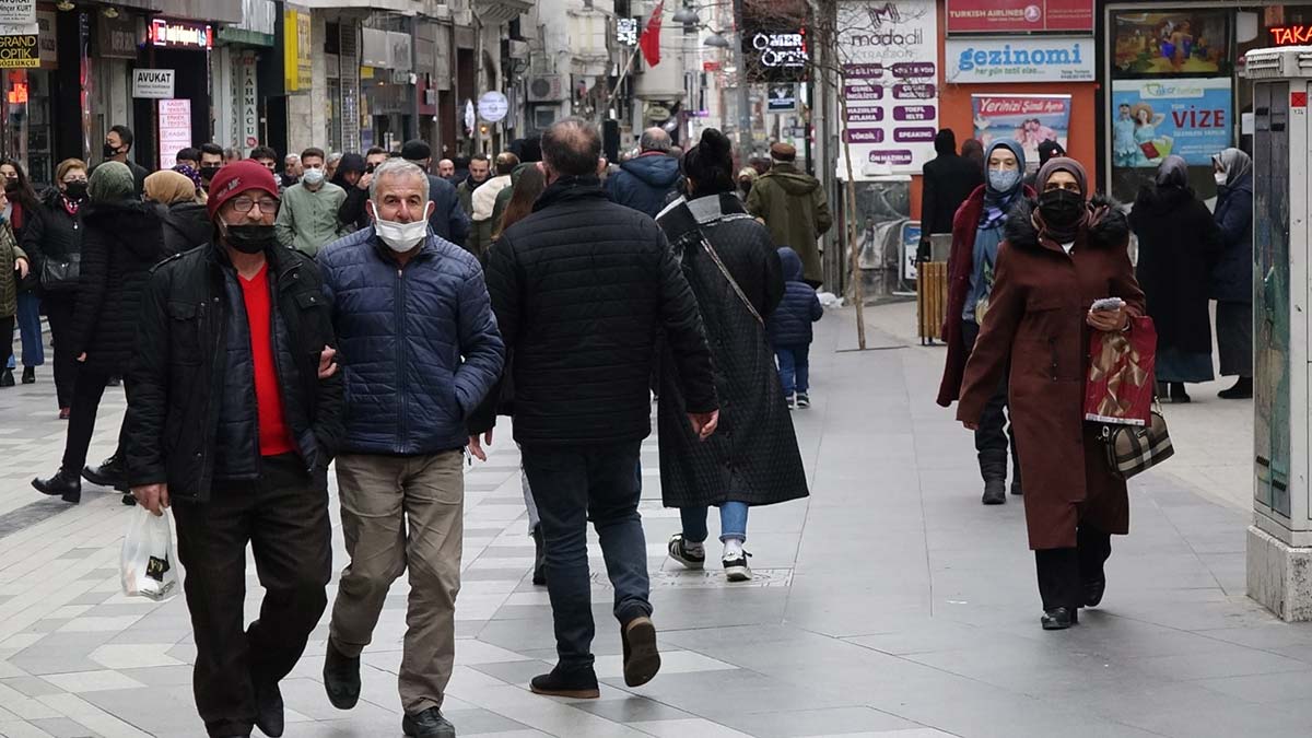Sağlık Bakanı Fahrettin Koca, sosyal medya hesabından 29 Ocak-4 Şubat'ı kapsayan illere göre haftalık vaka sayısı haritasına göre Karadeniz illerinde vaka yoğunluğu yaşandı.