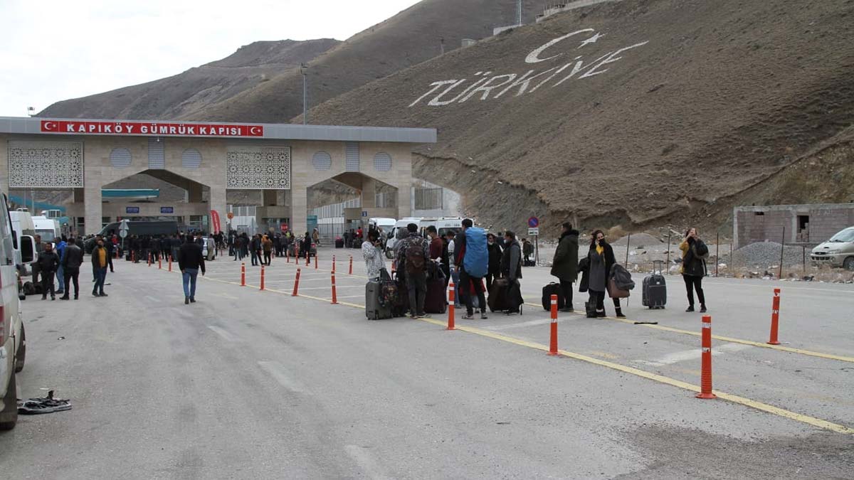 50 bin İranlı turist Türkiye'ye giriş yaptı