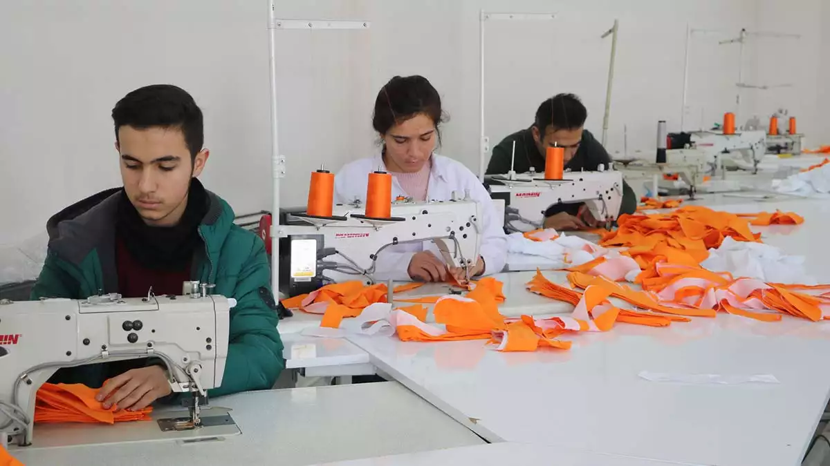 İstanbul'daki tekstil atölyelerinde çalışıp, usta olduktan memleketi hakkari'nin yüksekova ilçesine dönen soner i̇şleyen, kurduğu fabrika ile kadınlara umut oldu.