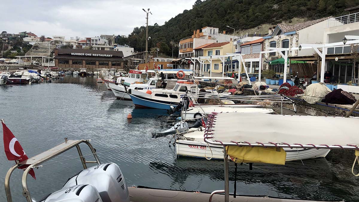 Yunan unsurlarınca 2 Türk balıkçı teknesine ateş açıldı