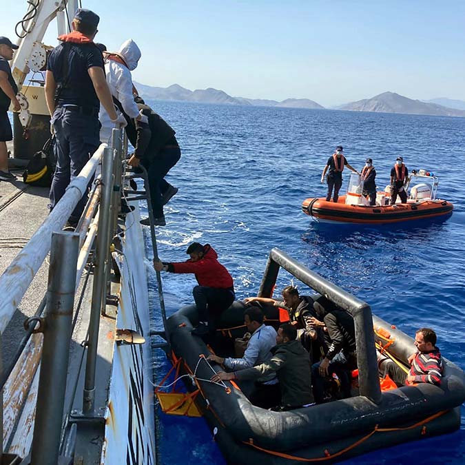 15 bin 794 göçmen Türk sularına geri itildi