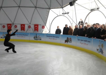Ahmet Çalık buz pateni pistinin açılışı yapıldı