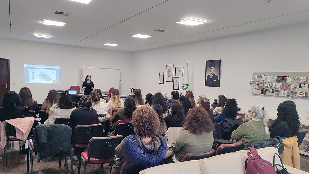 Öğretmenlere 'çocukların beden algısı' eğitimi