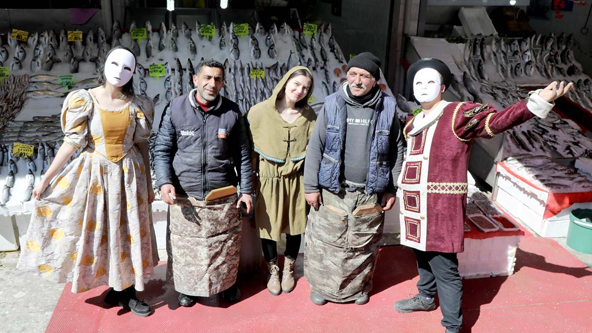 Dünya Tiyatro Gününü renkli etkinlikle kutladılar