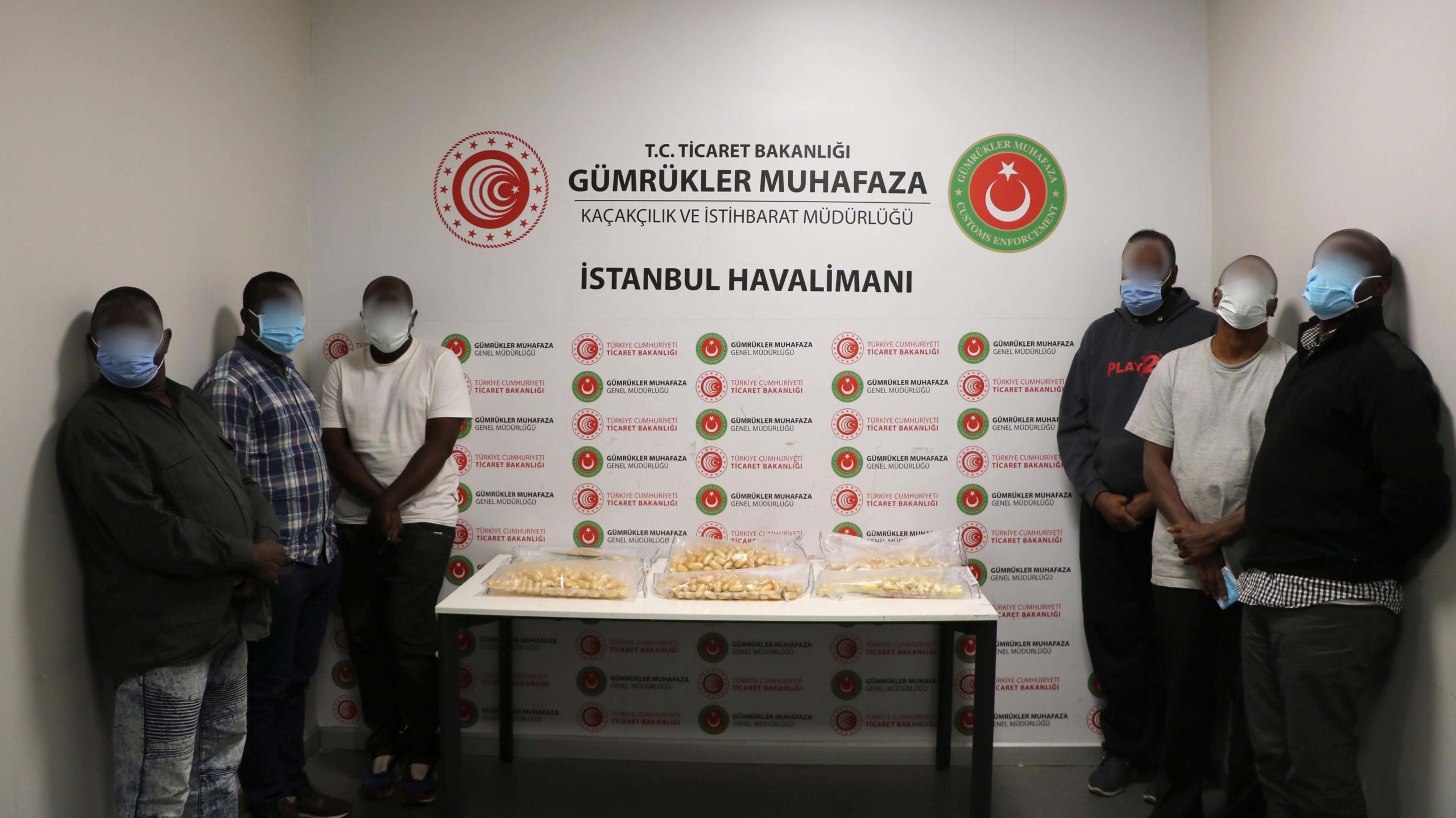 7 yolcunun midesinden 11 kilo kokain çıktı