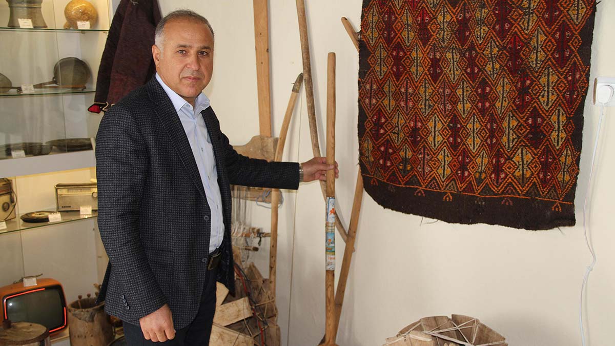 Mersin’in Erdemli ilçesinde 1938 yılında eğitim vermeye başlayan, 2000 yılında yenisi yapılınca atıl kalan Esentepe İlkokulu, mahalle halkının da desteğiyle restore edilerek Yörük Müzesi'ne dönüştürüldü.