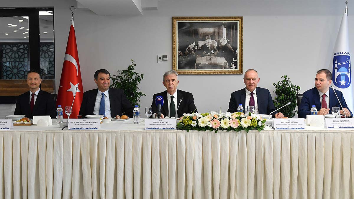 Teknolojik yenilikleri yakından takip ederek kent yönetiminde katılımcılık ilkesiyle hareket eden Ankara Büyükşehir Belediyesi, BLD 4.0 projeleriyle Başkentlileri buluşturmaya ve Silikon Vadisi benzeri modeli hayata geçirmeyi planlıyor.