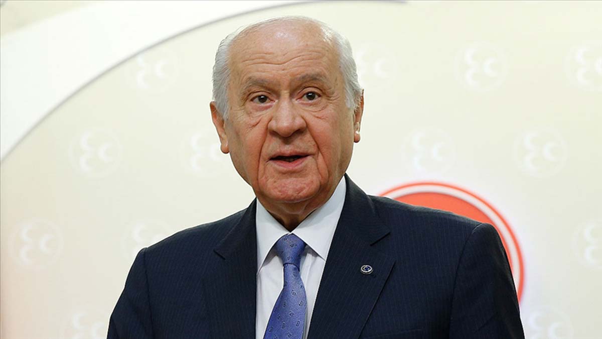 Bahçeli'den şampiyon güreşçilere tebrik
