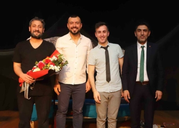 Ben Sen O tiyatro oyunu sahnelendi