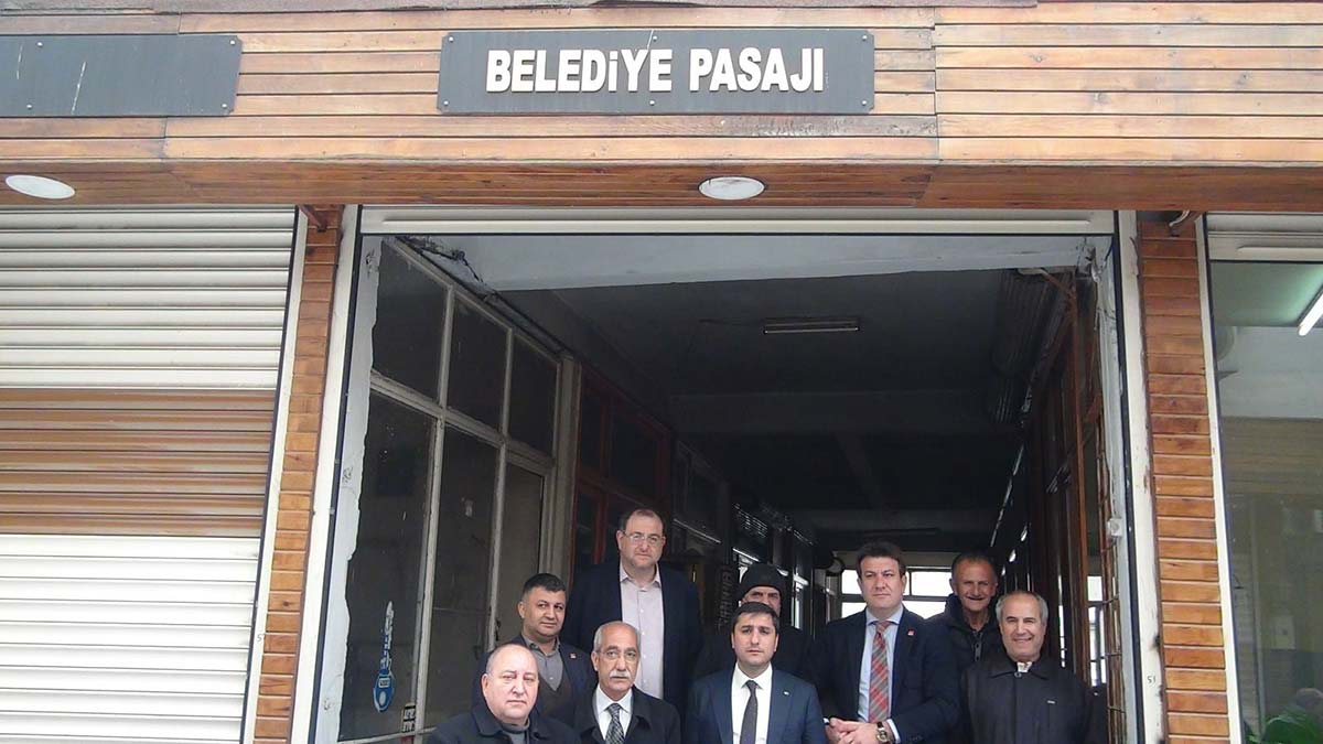 Birecik'te esnaf batıyor