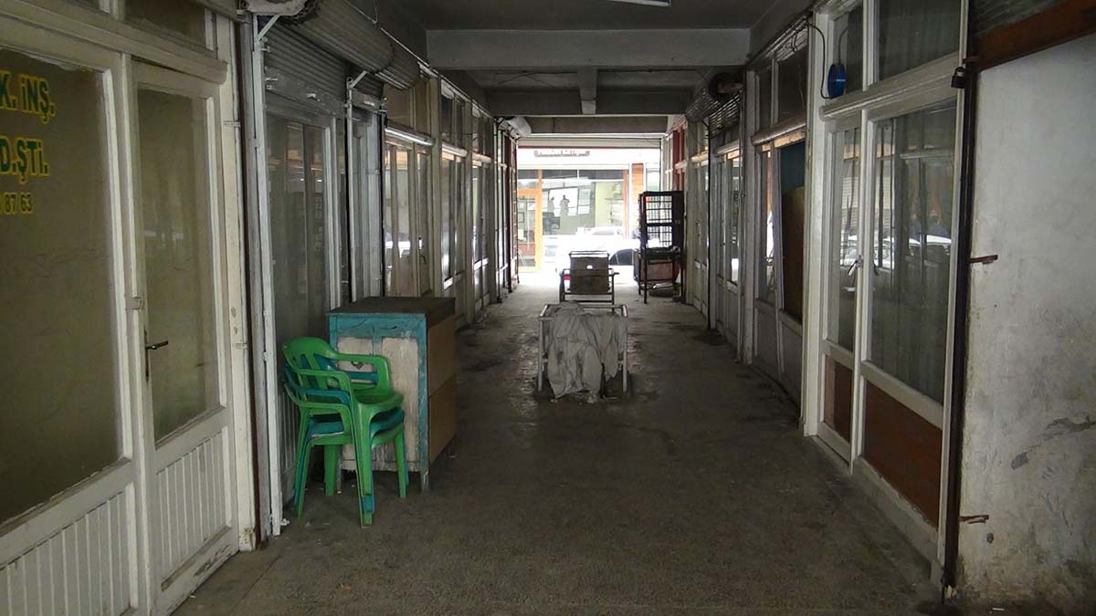 Birecik'te esnaf batıyor